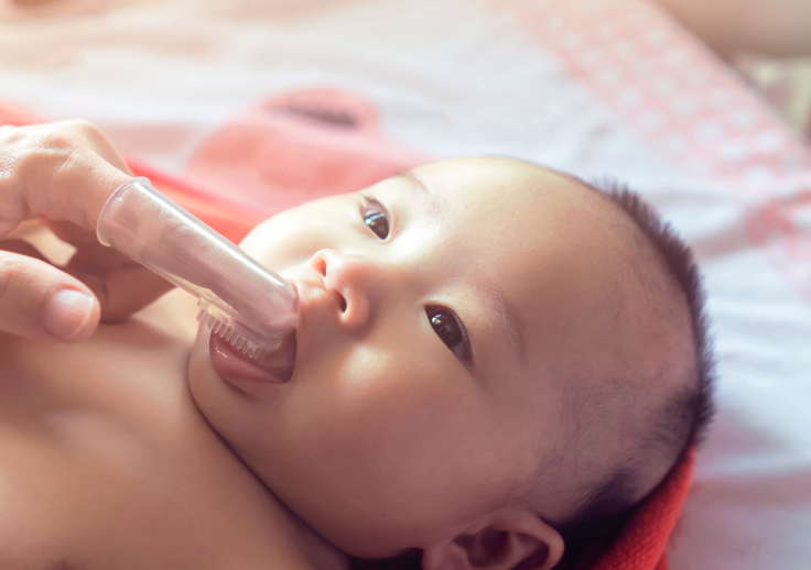 赤ちゃんの歯磨き粉はいつから？フッ素は使っていい？歯科医がわかりやすく解説