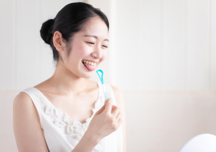 舌磨きは必要？やりすぎで口臭悪化も？正しい方法を解説